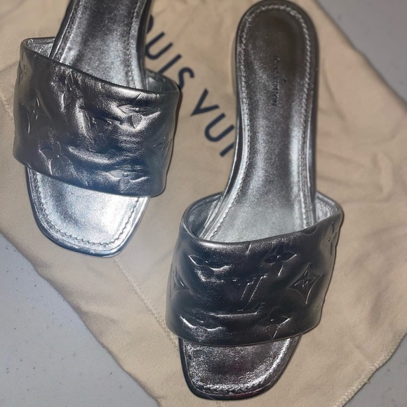 Metallic Louis Vuitton sandals size 38 - Picture 4 of 4